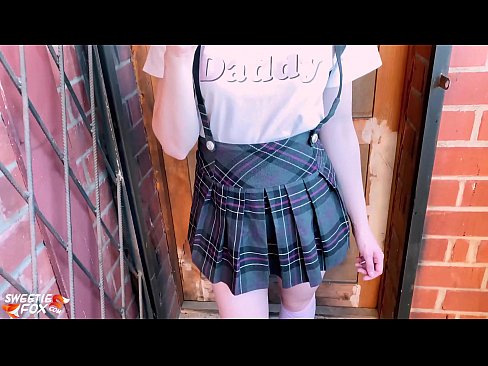 ❤️ L'escola es xucla la polla profundament i la folla en lloc de les classes. ❤❌ Vídeo de sexe a nosaltres ☑