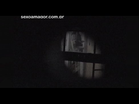 ❤️ Blondie és gravada en secret per un voyeur del barri amagat darrere de maons buits ❤❌ Vídeo de sexe a nosaltres ☑