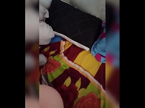 ❤️ La meva companya de pis es queda sola a casa perquè el seu marit se'n va de vacances i jo aprofito per follar-la i omplir-li el cul de llet ❤❌ Vídeo de sexe a nosaltres ☑