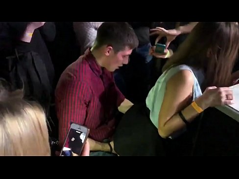 ❤️ Sexe real en una discoteca russa. Noia russa de 18 anys a l'anus i la vagina follada en una discoteca ❤❌ Vídeo de sexe a nosaltres ☑