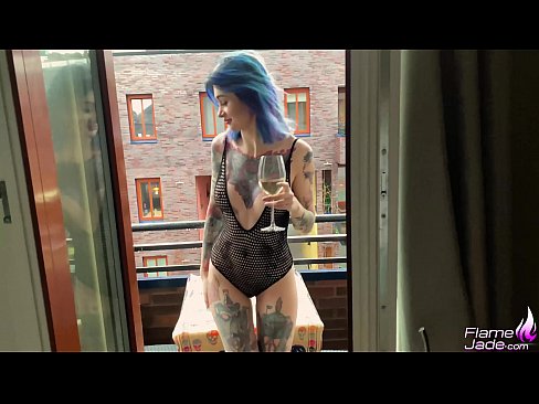 ❤️ Una noia tremenda xuclant amb un glop i follant apassionadament sota el cel obert ❤❌ Vídeo de sexe a nosaltres ☑